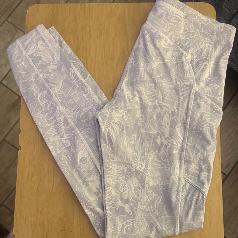 Lulu White & Gray Patterned Leggings